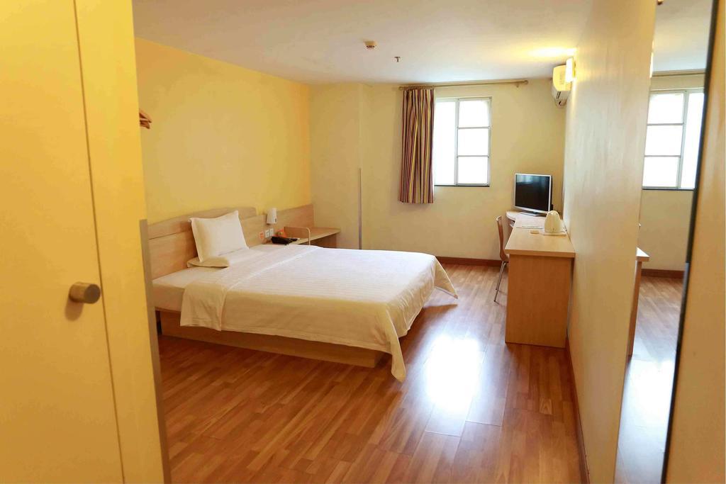 7Days Premium Chongqing Hongqihegou Hotel Стая снимка