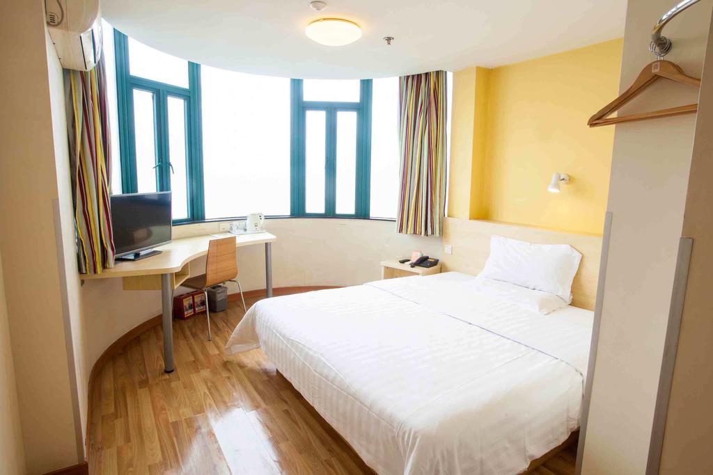 7Days Premium Chongqing Hongqihegou Hotel Стая снимка
